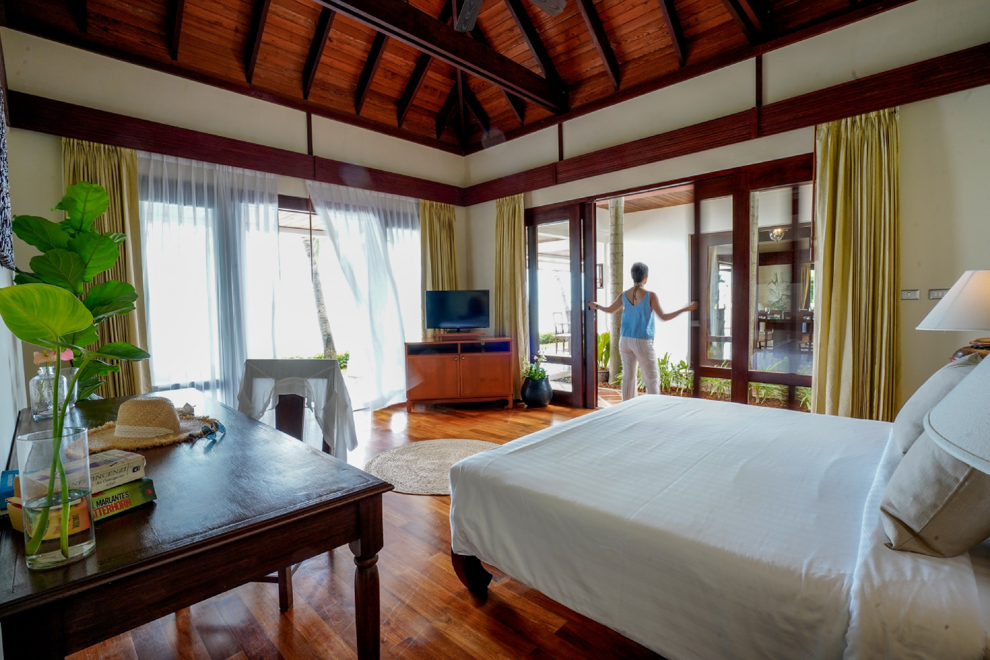 miskawaan_hibiscus-room