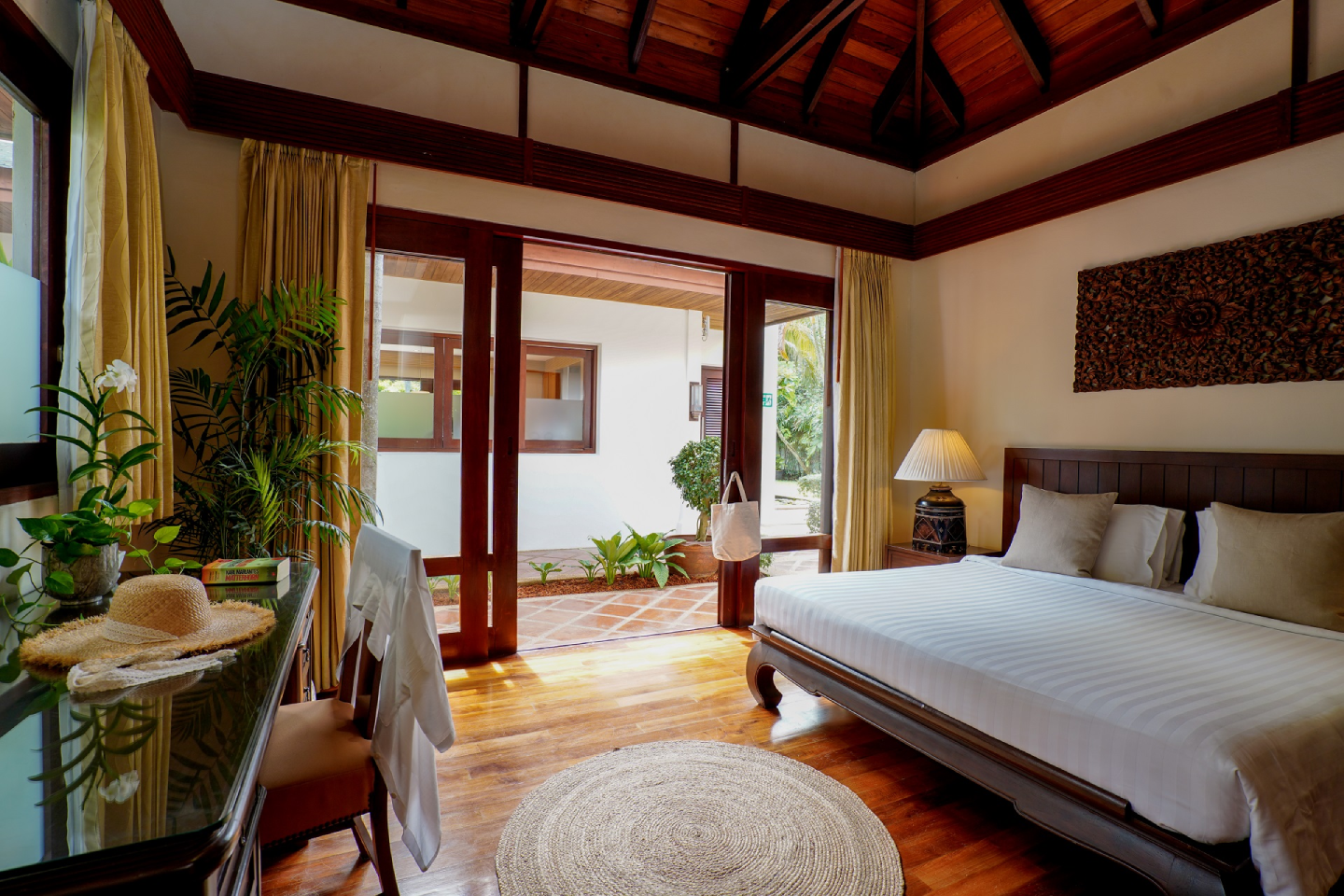 miskawaan_hibiscus-room